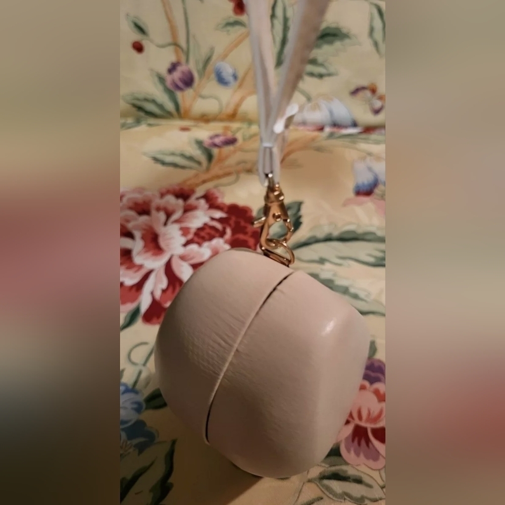 ❣️NWT PEACH SUNGLASSES - Picture 9 of 10